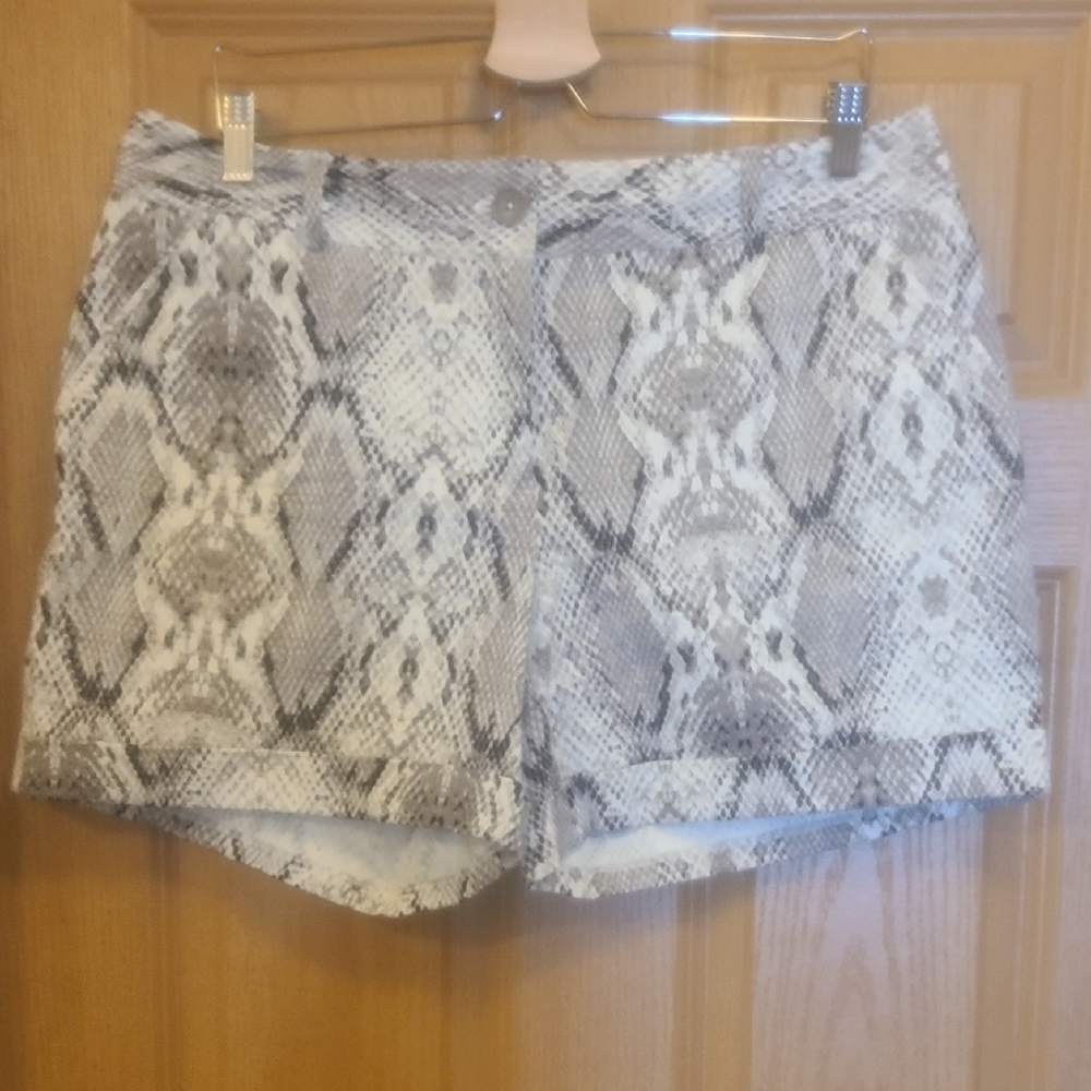 Apt. 9 Gray Snake Print Mid Waist Shorts